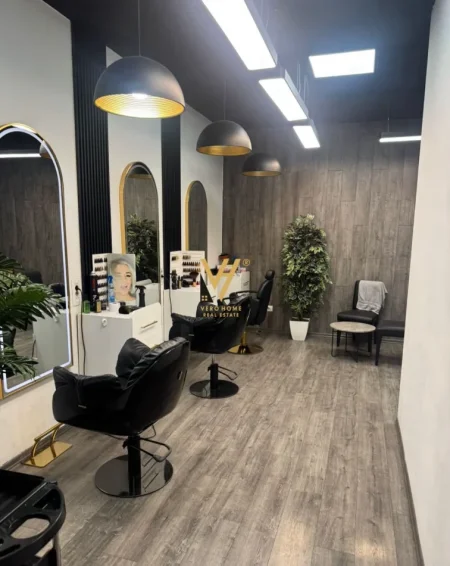 Tirane, jepet me qera ambjent biznesi Kati 0, 33 m² 770 € (DON BOSKO)