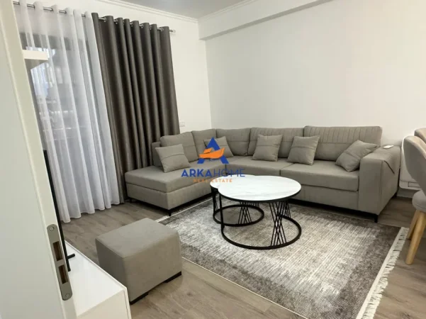 Tirane, jepet me qera apartament 2+1+Ballkon Kati 5, 103 m² 1.000 € 