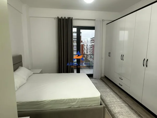Tirane, jepet me qera apartament 2+1+Ballkon Kati 5, 103 m² 1.000 € 