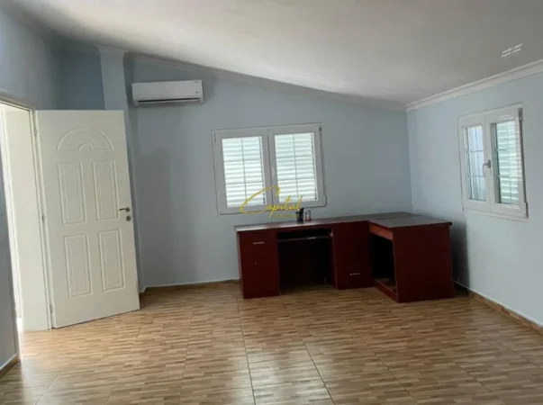 Tirane, jepet me qera Vile 4+1 Kati 3, 500 m² 1.300 € (CASA ITALIA)