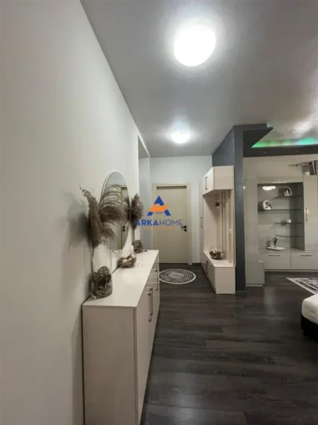 Tirane, shitet apartament 2+1+Ballkon Kati 3, 119 m² 290.000 € 