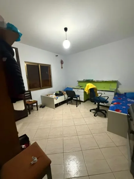 Tirane, jepet me qera apartament 2+1 Kati 0, 85 m² 400 € (Rruga 5 Maji)