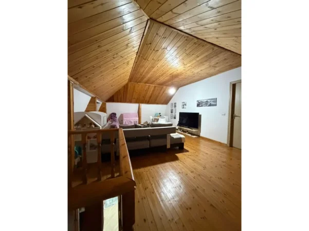 Tirane, shitet apartament duplex Dublex Kati 7, 