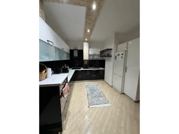 Tirane, shitet apartament duplex Dublex Kati 7, 
