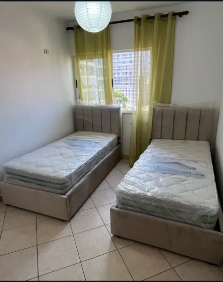 Tirane, jepet me qera apartament 2+1 Kati 4, 86 m² 685 € (Komuna e Parisit)
