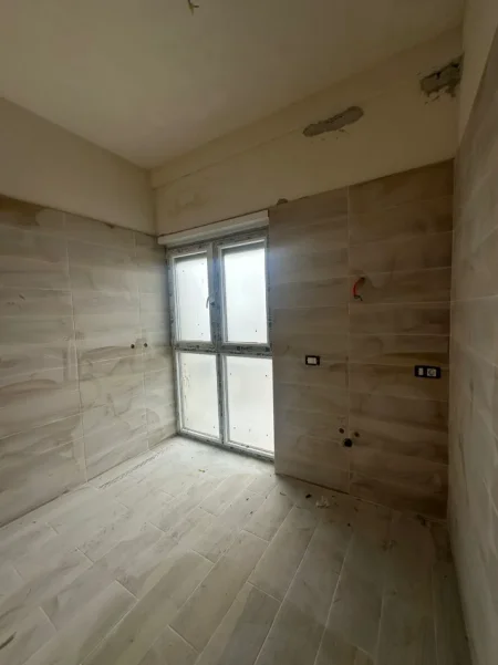 Tirane, shitet apartament 1+1 Kati 2, 76 m² 122.000 € (TIRANA PORTA E RE)