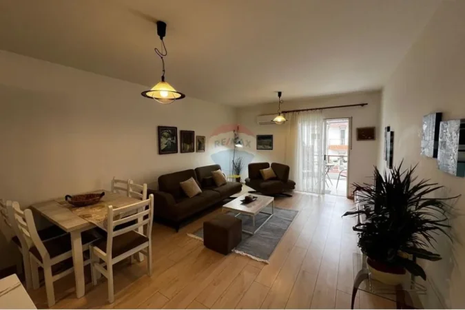 Tirane, jepet me qera apartament 2+1 , 100 m² 850 € (Komun e Parisit)