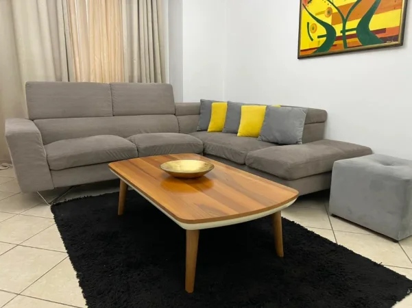 Tirane, jepet me qera apartament 2+1 Kati 4, 90 m² 600 € (KOMUNA E PARISIT)
