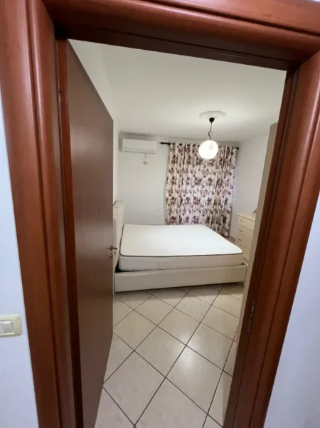 Tirane, jepet me qera apartament 2+1 Kati 4, 90 m² 600 € (KOMUNA E PARISIT)