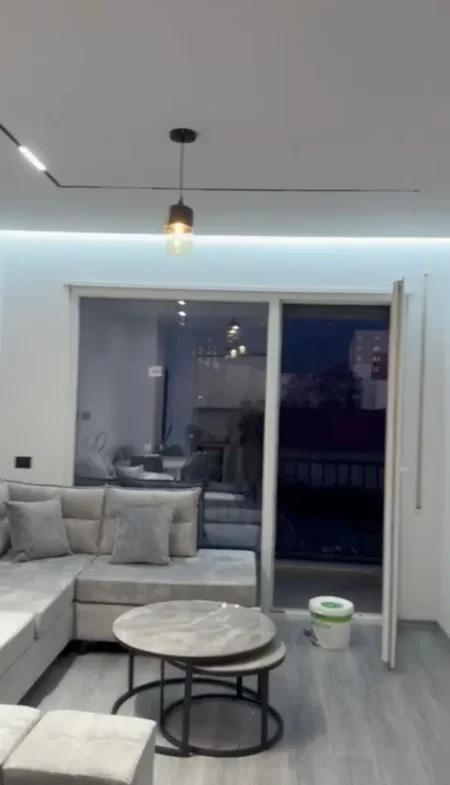 Tirane, jepet me qera apartament 1+1 Kati 1, 450 € (5 Maji)