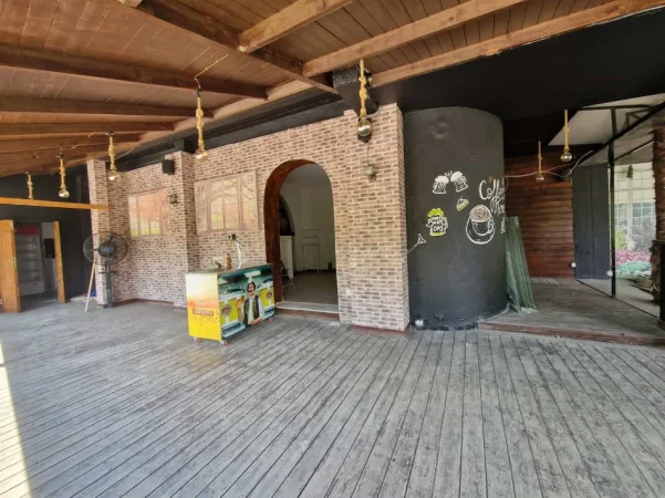 Tirane, jepet me qera lokal Kati 0, 170 m² 800 € (Kopshti zoologjik)