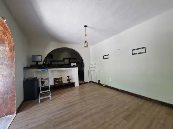Tirane, jepet me qera lokal Kati 0, 170 m² 800 € (Kopshti zoologjik)