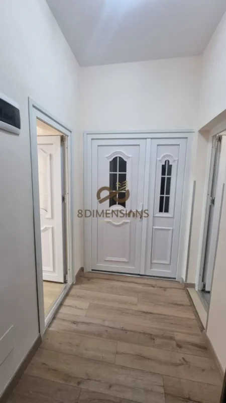 Tirane, jepet me qera ambjent biznesi Kati 1, 55 m² 800 € (Mine Peza)