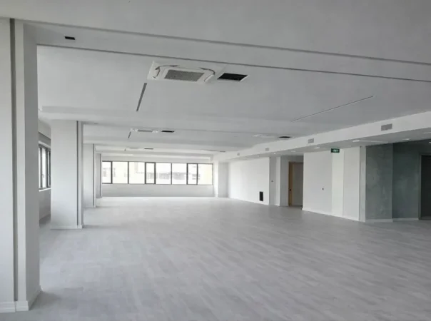 Tirane, jepet me qera zyre Kati 3, 1.000 m² 16.000 € (Rruga Kavajes)