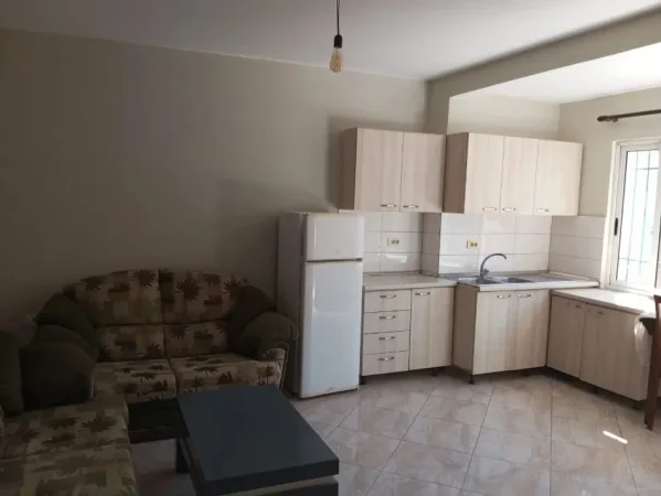 Tirane, jepet me qera apartament 1+1 Kati 1, 50 m² 300 € (Oborr Allias)
