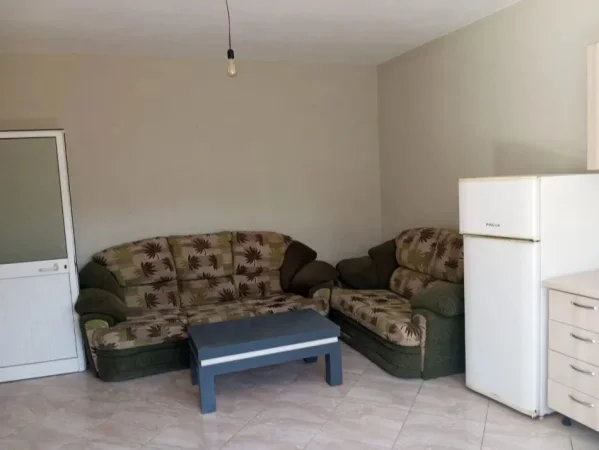 Tirane, jepet me qera apartament 1+1 Kati 1, 50 m² 300 € (Oborr Allias)