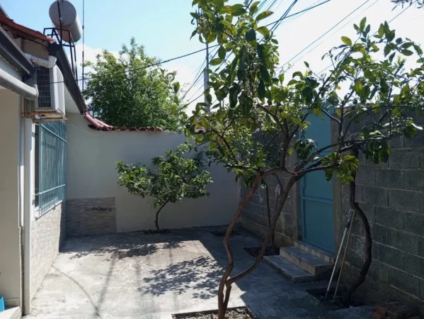 Tirane, jepet me qera apartament 1+1 Kati 1, 50 m² 300 € (Oborr Allias)