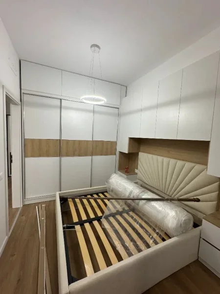 Tirane, jepet me qera apartament 1+1 Kati 3, 50 m² 420 € (KOMPLEKSI KADIU)