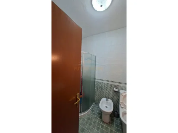 Tirane, jepet me qera apartament 1+1 Kati 3, 78 m² 850 € (AIR ALBANIA)