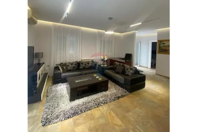 Shqiperi, jepet me qera 1+1 , 70 m² 550 € (Vilat Gjermane)