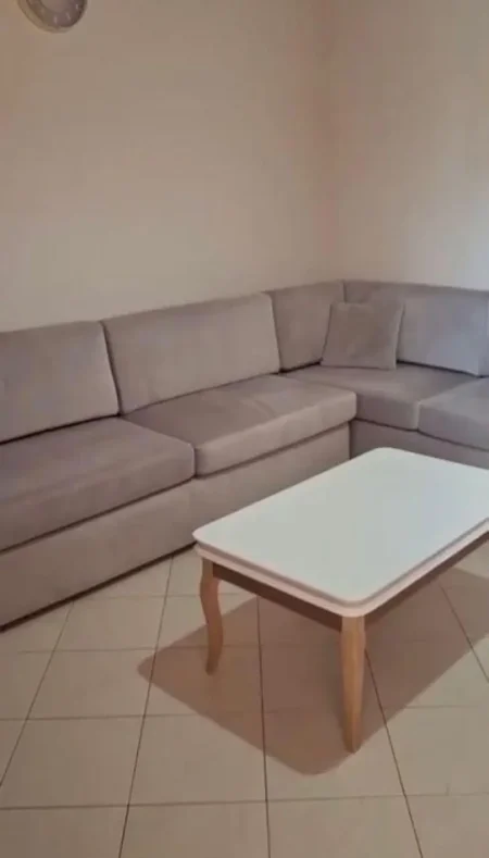 Tirane, jepet me qera apartament 1+1 Kati 3, 70 m² 400 € (Pas Globit Rruga Babe Rexha)