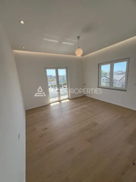 Durres, jepet me qera shtepi 3+1+Aneks Kati 3, 350 € (Kenete, Durres)