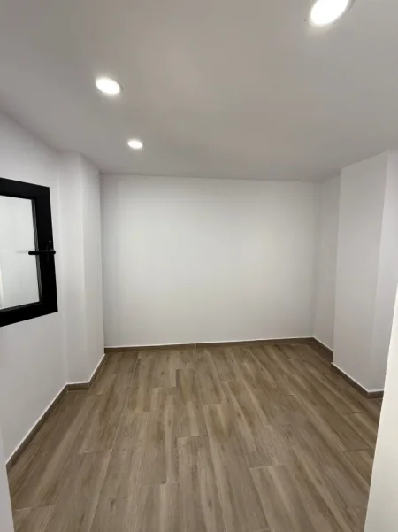 Tirane, jepet me qera ambjent biznesi Kati 1, 150 m² 1.000 € (TODI SHKURTI)