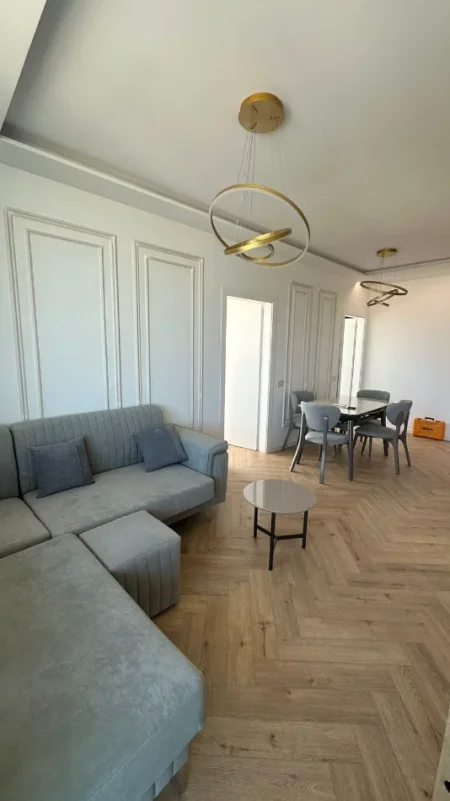 Tirane, jepet me qera apartament 2+1+Ballkon Kati 11, 110 m² 1.300 € (Golden Tower, Mine Peza)
