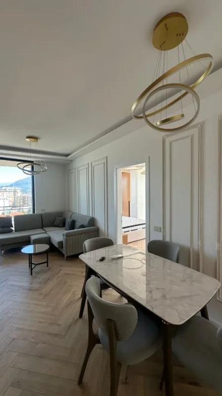 Tirane, jepet me qera apartament 2+1+Ballkon Kati 11, 110 m² 1.300 € (Golden Tower, Mine Peza)