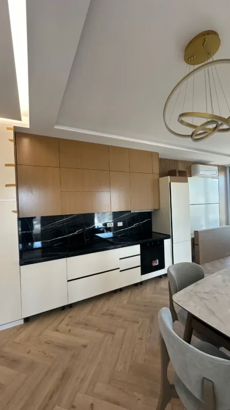 Tirane, jepet me qera apartament 2+1+Ballkon Kati 11, 110 m² 1.300 € (Golden Tower, Mine Peza)