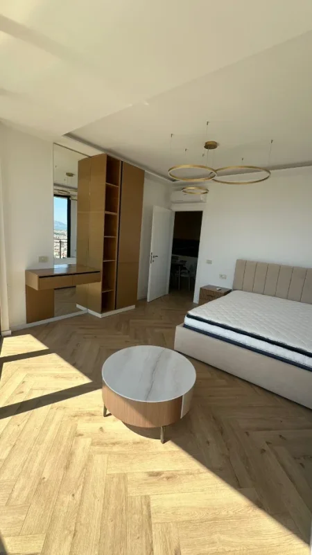 Tirane, jepet me qera apartament 2+1+Ballkon Kati 11, 110 m² 1.300 € (Golden Tower, Mine Peza)