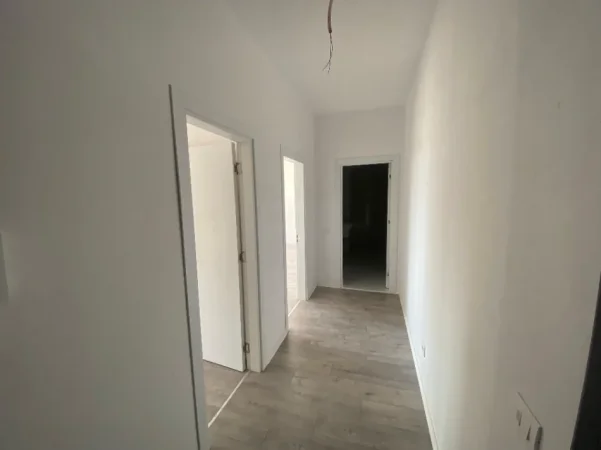 Tirane, shes apartament 1+1 Kati 4, 85 m² 74.000 € (Prane Rrethit te Ullirit)