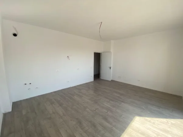 Tirane, shes apartament 1+1 Kati 4, 85 m² 74.000 € (Prane Rrethit te Ullirit)