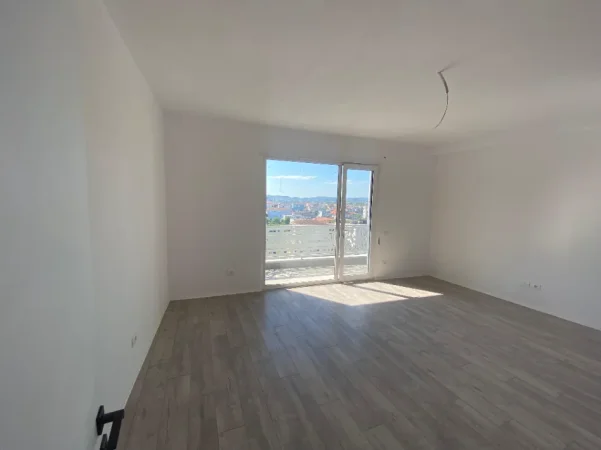 Tirane, shes apartament 1+1 Kati 4, 85 m² 74.000 € (Prane Rrethit te Ullirit)