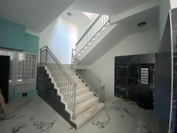 Tirane, shes apartament 1+1 Kati 4, 85 m² 74.000 € (Prane Rrethit te Ullirit)