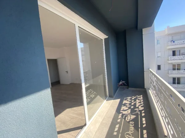 Tirane, shes apartament 1+1 Kati 4, 85 m² 74.000 € (Prane Rrethit te Ullirit)