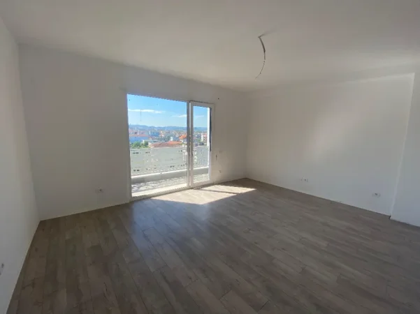 Tirane, shes apartament 1+1 Kati 4, 85 m² 74.000 € (Prane Rrethit te Ullirit)