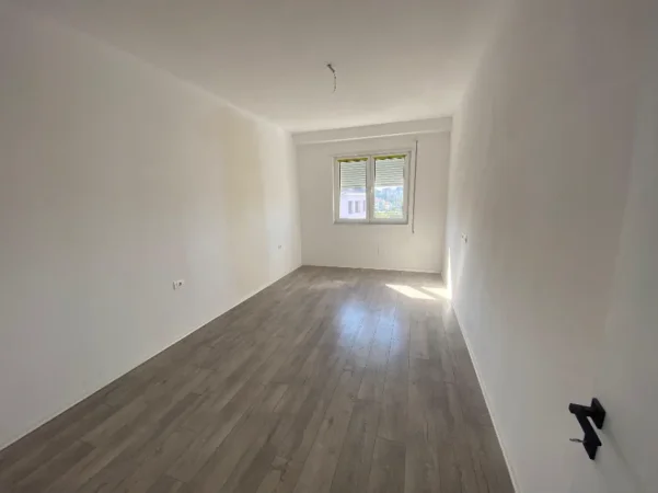 Tirane, shes apartament 1+1 Kati 4, 85 m² 74.000 € (Prane Rrethit te Ullirit)