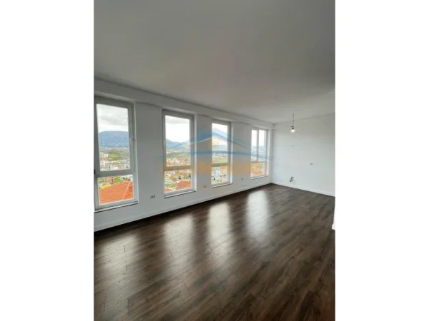 Tirane, shitet apartament 2+1 Kati 5, 116 m² 280.000 € (SAUK)