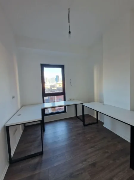 Tirane, jepet me qera zyre Kati 4, 103 m² 1.200 € (KOMPLEKSI GARDEN BUILDING)