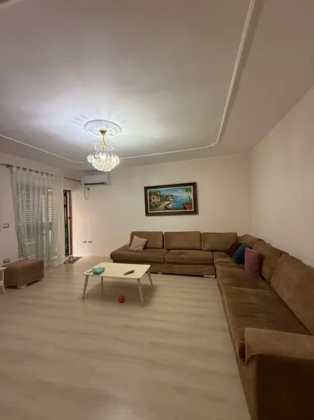 Tirane, jepet me qera apartament 2+1 Kati 2, 90 m² 600 € (Rruga e Kavajes)
