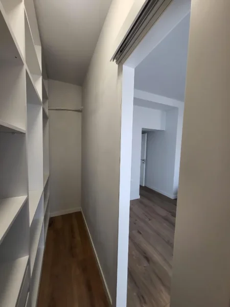 Tirane, jepet me qera apartament 1+1 Kati 4, 60 m² 500 € (ish parku i autobusave , globe)