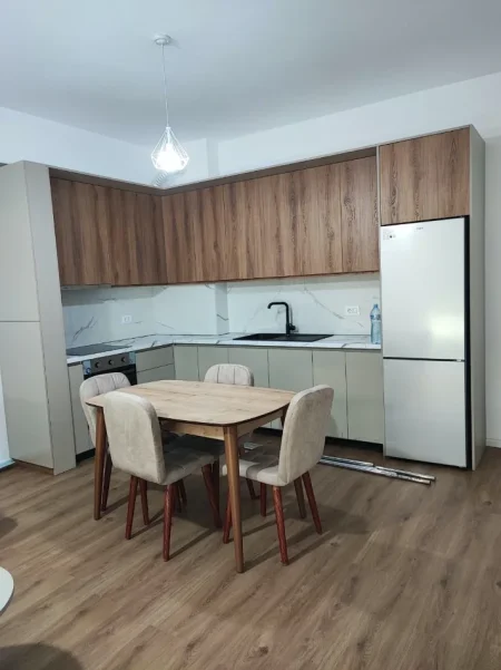 Tirane, jepet me qera apartament 2+1 Kati 4, 100 m² 500 € (REZIDENCA KAIMI)