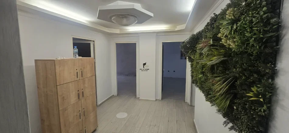 Tirane, jepet me qera zyre Kati 1, 120 m² 850 € (SHESHI WILLSON)