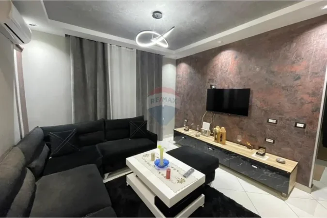 Tirane, jepet me qera apartament 3+1 , 110 m² 550 € (Kopshti Botanik)