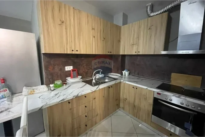 Tirane, jepet me qera apartament 3+1 , 110 m² 550 € (Kopshti Botanik)