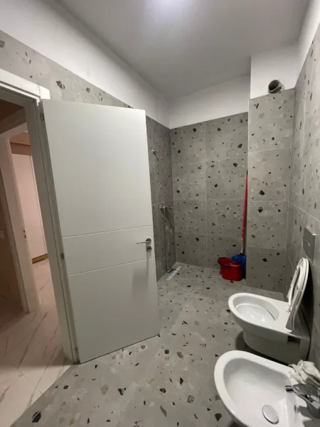 Tirane, jepet me qera apartament 2+1 Kati 4, 110 m² 600 € (Astir)