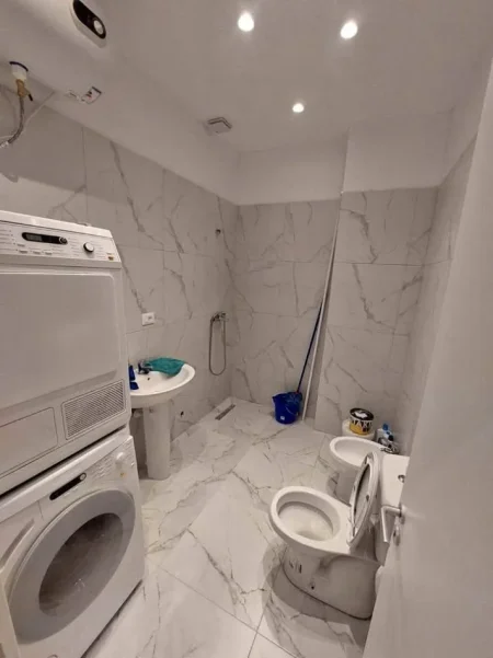 Tirane, jepet me qera apartament 1+1 Kati 0, 74 m² 620 € (kodra e diellit)