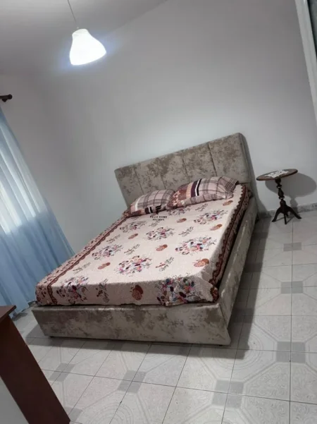 Tirane, jepet me qera apartament 1+1 Kati 1, 65 m² 350 € (LAPRAKE)