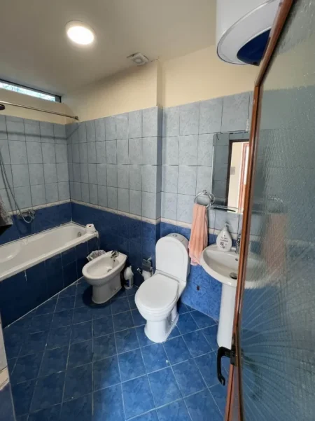 Tirane, jepet me qera apartament 2+1 Kati 1, 80 m² 400 € (AFER SPAK)